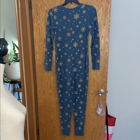 Sundance NWT Blue Onesie with Gold Snowflake Pattern size small - Picture 10 of 11